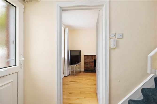 1 Woodfarm Cottages, Old Lucan Road, Dublin 20, County Dublin