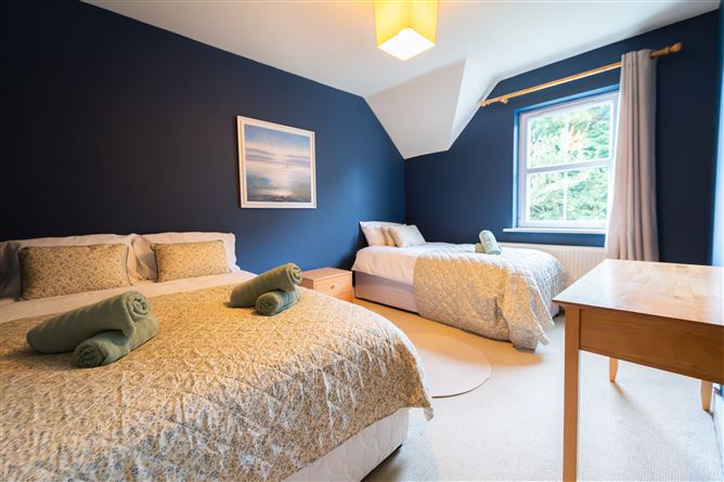36 Cois Chnoic, Dingle, Kerry