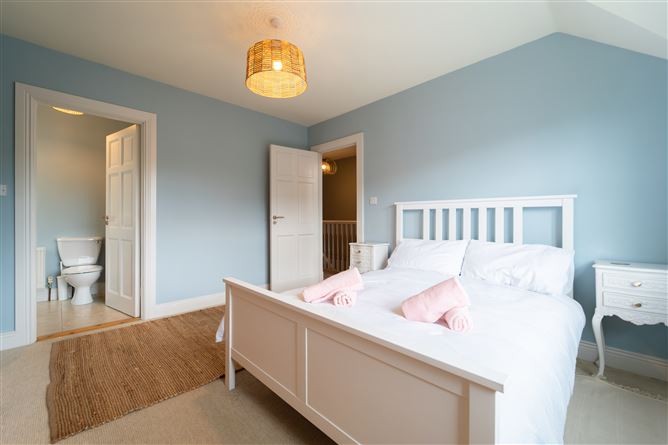 36 Cois Chnoic, Dingle, Kerry