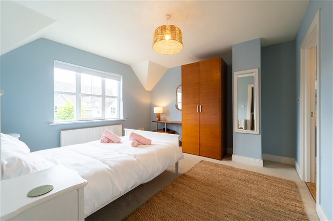 36 Cois Chnoic, Dingle, Kerry
