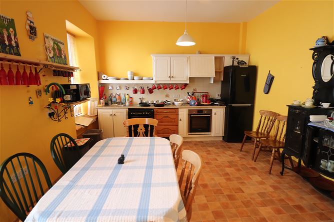 8 The Thomond, Strand Line, Kilkee, Clare
