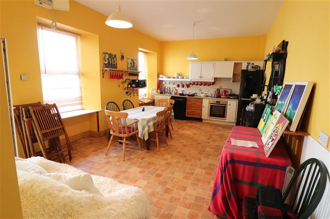 8 The Thomond, Strand Line, Kilkee, Clare
