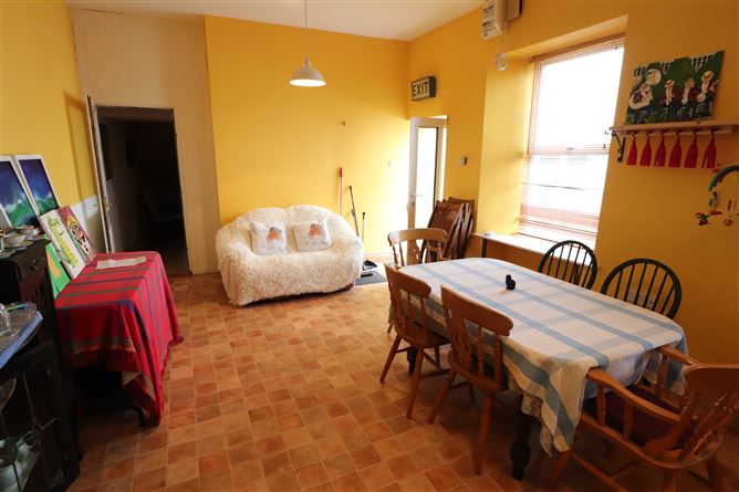 8 The Thomond, Strand Line, Kilkee, Clare