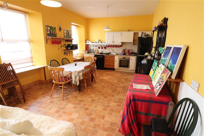 8 The Thomond, Strand Line, Kilkee, Clare