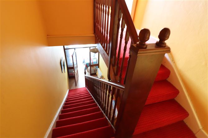 8 The Thomond, Strand Line, Kilkee, Clare