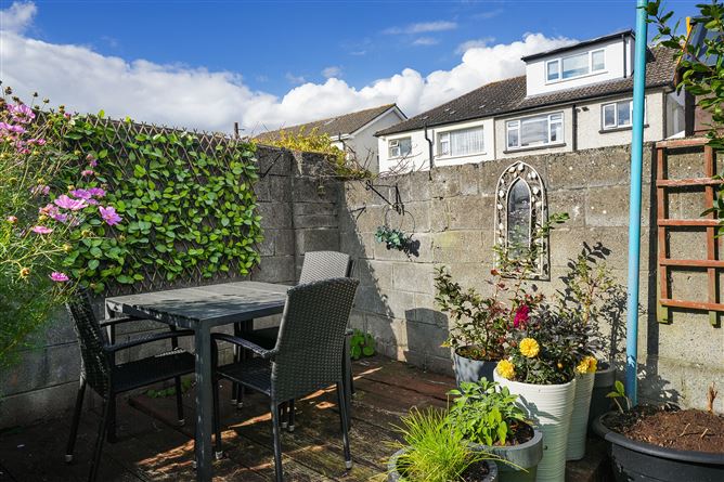 23 Meadowview Grove, Doddsborough, Lucan, County Dublin, Ireland
