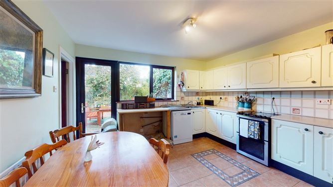 15 Vale View Lawn, Cabinteely, Dublin 18