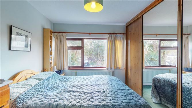 15 Vale View Lawn, Cabinteely, Dublin 18