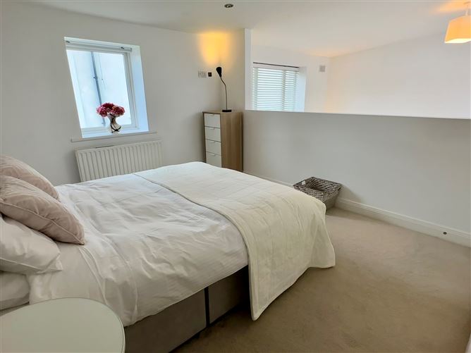 8 Coach House Square, Ballintyre Hall, Ballinteer, Dublin 16