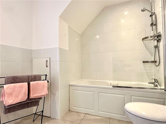 8 Coach House Square, Ballintyre Hall, Ballinteer, Dublin 16