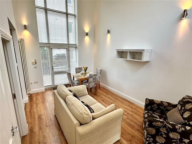 8 Coach House Square, Ballintyre Hall, Ballinteer, Dublin 16