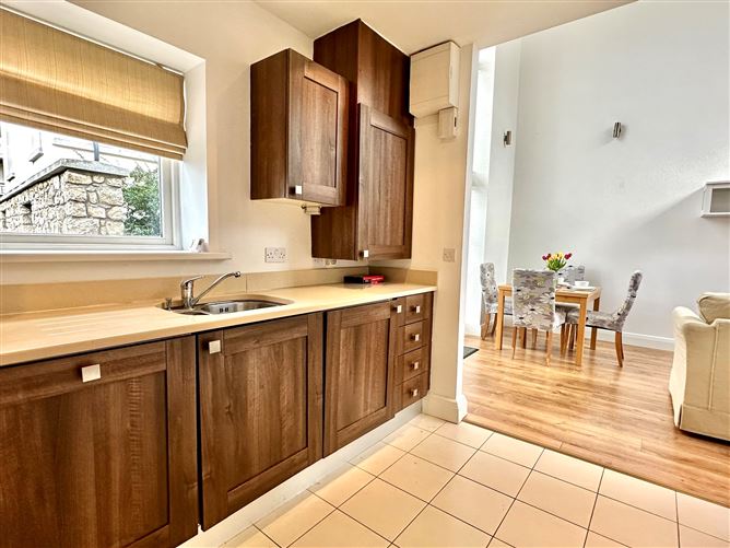 8 Coach House Square, Ballintyre Hall, Ballinteer, Dublin 16