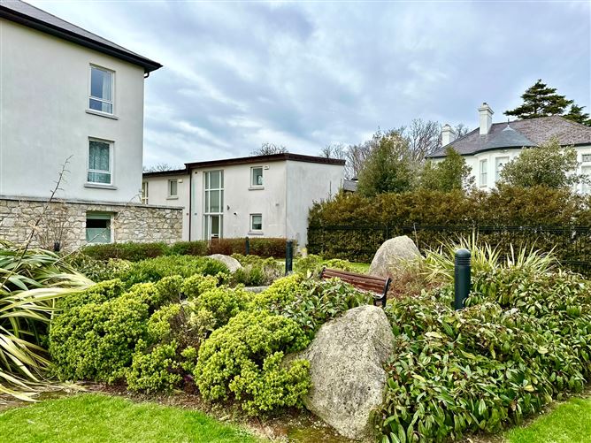 8 Coach House Square, Ballintyre Hall, Ballinteer, Dublin 16