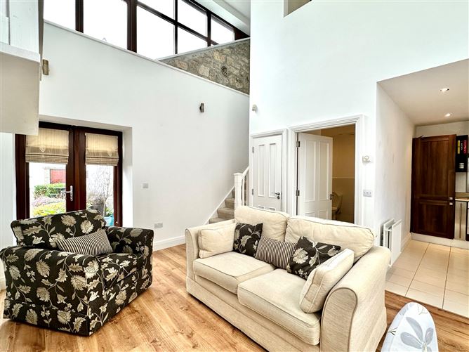 8 Coach House Square, Ballintyre Hall, Ballinteer, Dublin 16