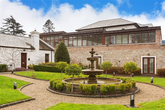 8 Coach House Square, Ballintyre Hall, Ballinteer, Dublin 16