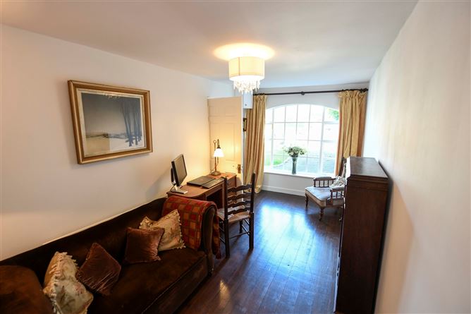 18 The Drive, Cypress Downs, Templeogue, Dublin 6W