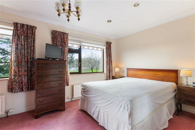 27 Foxrock Court, Foxrock, Dublin 18