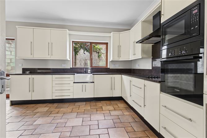 4 Crescent View, Castlebellingham, Co. Louth