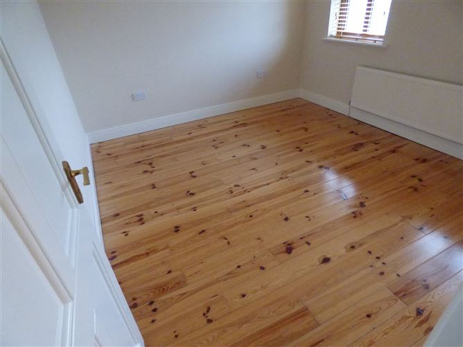 16 Lakeview, Mayfield, Claremorris, Mayo