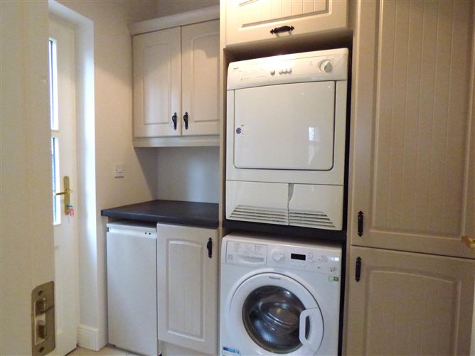 16 Lakeview, Mayfield, Claremorris, Mayo