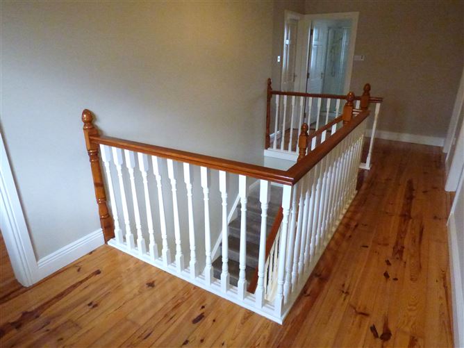 16 Lakeview, Mayfield, Claremorris, Mayo