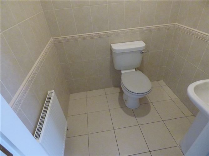 16 Lakeview, Mayfield, Claremorris, Mayo