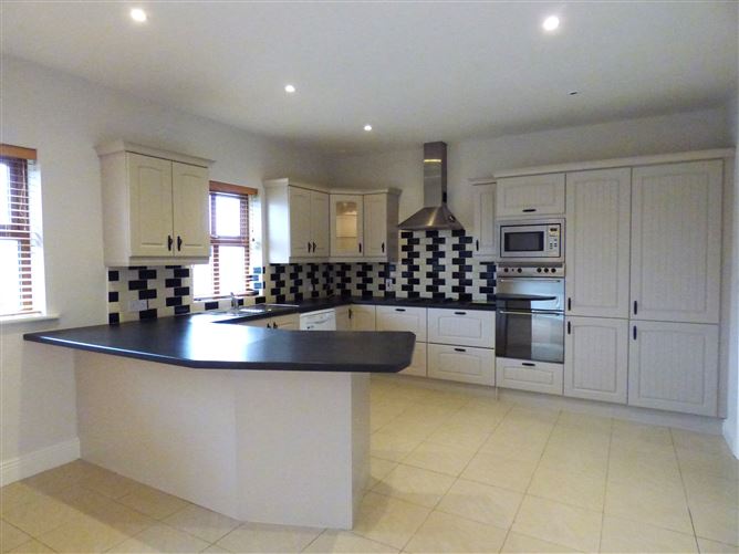 16 Lakeview, Mayfield, Claremorris, Mayo