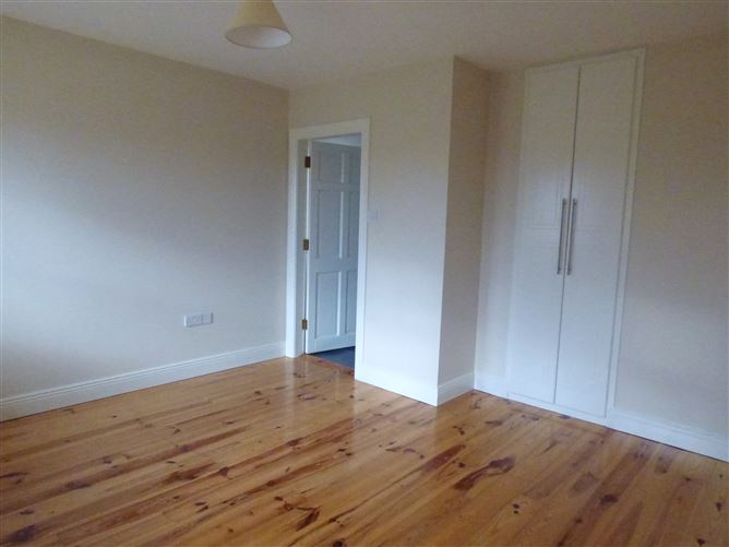 16 Lakeview, Mayfield, Claremorris, Mayo