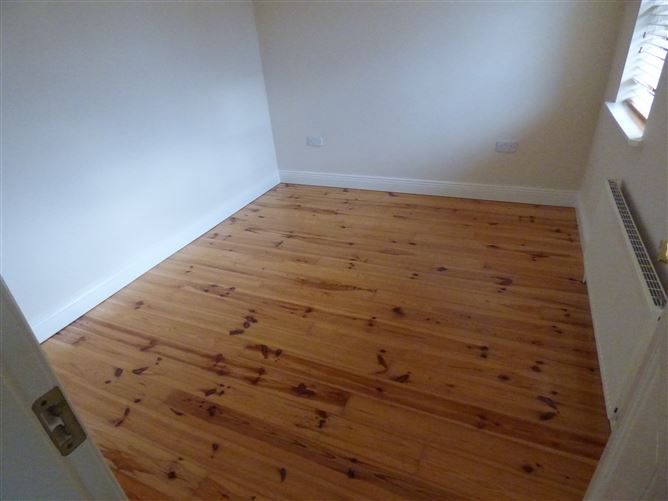 16 Lakeview, Mayfield, Claremorris, Mayo