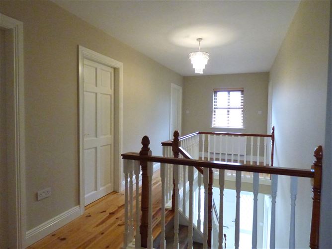 16 Lakeview, Mayfield, Claremorris, Mayo