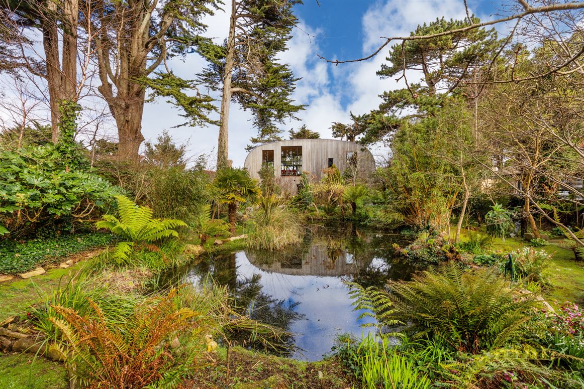 Ballynoe, 11 Claremont Road, Howth, Co. Dublin