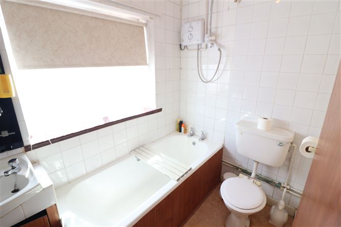Photo 16 of 41 — 38 Glenanaar ave, Woodview Park, Caherdavin, Limerick