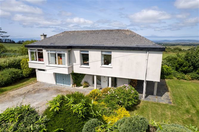 €740,000