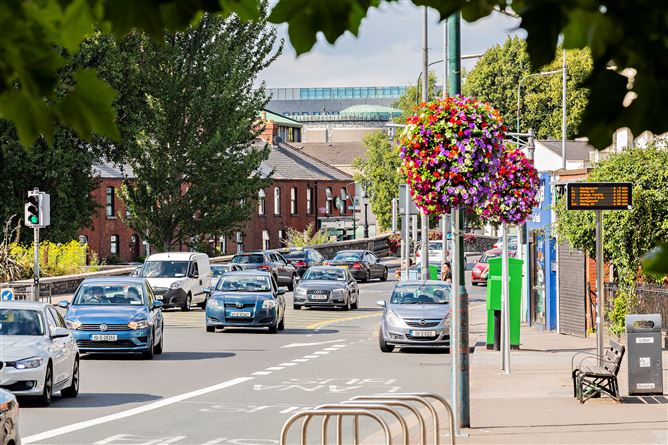 https://photos-a.propertyimages.ie/media/1/4/6/5017641/6156d050-ac7d-468e-aeca-22a0822afc53_l.jpg