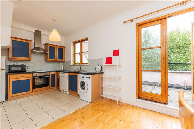 https://photos-a.propertyimages.ie/media/1/4/6/5017641/6156d050-ac7d-468e-aeca-22a0822afc53_l.jpg