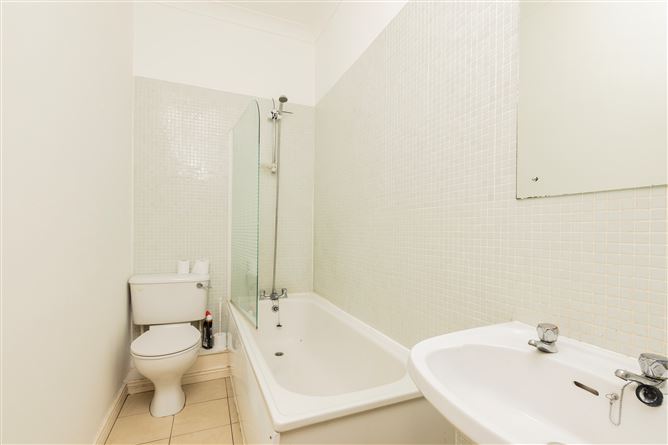 https://photos-a.propertyimages.ie/media/1/4/6/5017641/6156d050-ac7d-468e-aeca-22a0822afc53_l.jpg