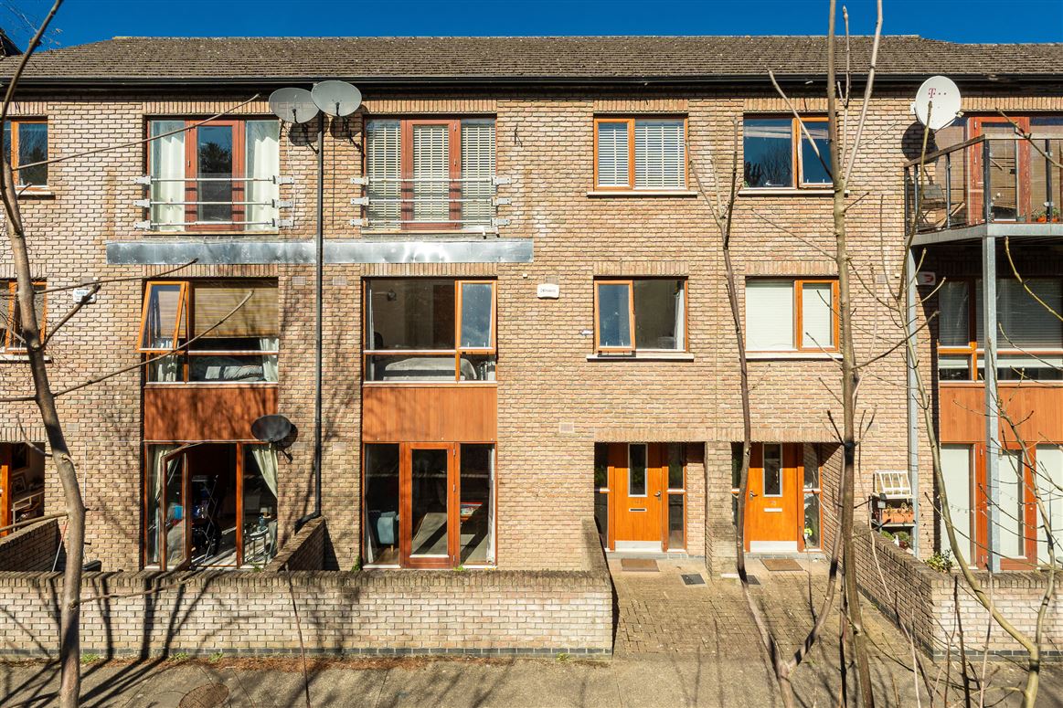 77 Hunters Green, Hunters Wood, Ballycullen, Dublin 24