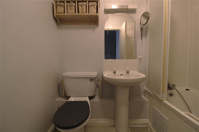 90 Hook Head, Custom House Harbour, IFSC,   Dublin 1