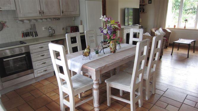 Cottages in Barna, Hot tub,