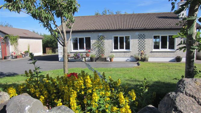 Cottages in Barna, Hot tub,
