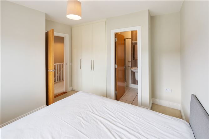 8 Hunters Lane, Hunters Wood, Ballycullen,   Dublin 24