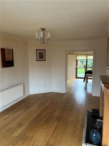 https://photos-a.propertyimages.ie/media/1/5/3/4953351/c7f9ff27-6593-4068-9904-406870c7949b_l.jpg