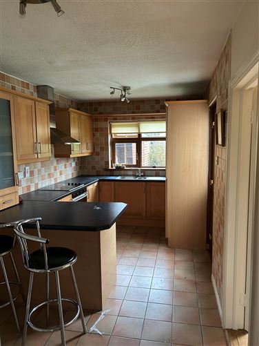 https://photos-a.propertyimages.ie/media/1/5/3/4953351/c7f9ff27-6593-4068-9904-406870c7949b_l.jpg
