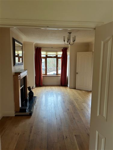 https://photos-a.propertyimages.ie/media/1/5/3/4953351/c7f9ff27-6593-4068-9904-406870c7949b_l.jpg