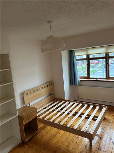 https://photos-a.propertyimages.ie/media/1/5/3/4953351/c7f9ff27-6593-4068-9904-406870c7949b_l.jpg