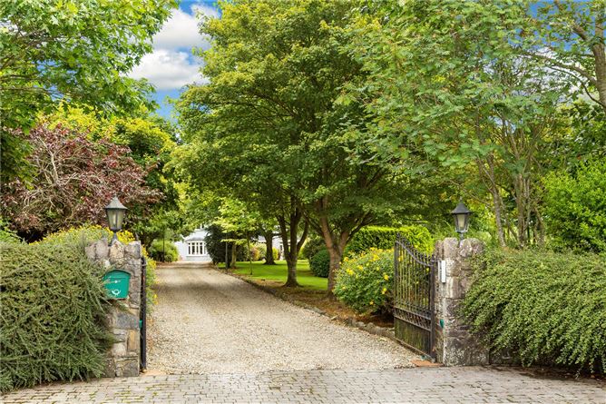 https://photos-a.propertyimages.ie/media/1/5/4/4944451/f157aa3c-f3d5-4579-8785-5012006e4246_l.jpg