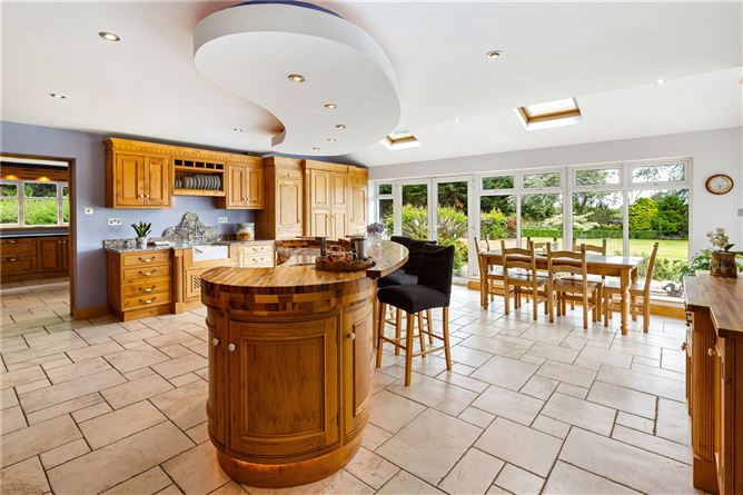 https://photos-a.propertyimages.ie/media/1/5/4/4944451/f157aa3c-f3d5-4579-8785-5012006e4246_l.jpg