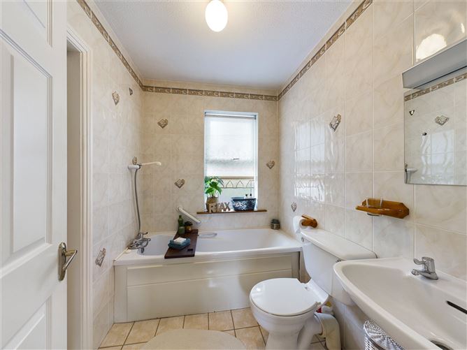 2 Showgrounds View, Ennis, Co. Clare