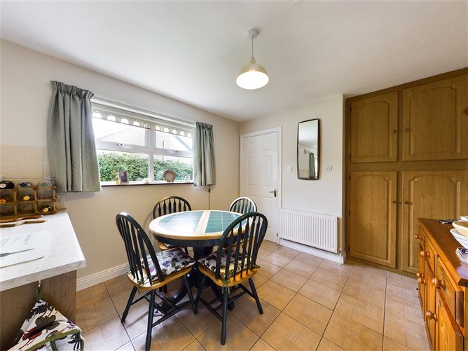 2 Showgrounds View, Ennis, Co. Clare