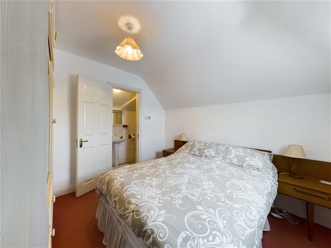 2 Showgrounds View, Ennis, Co. Clare